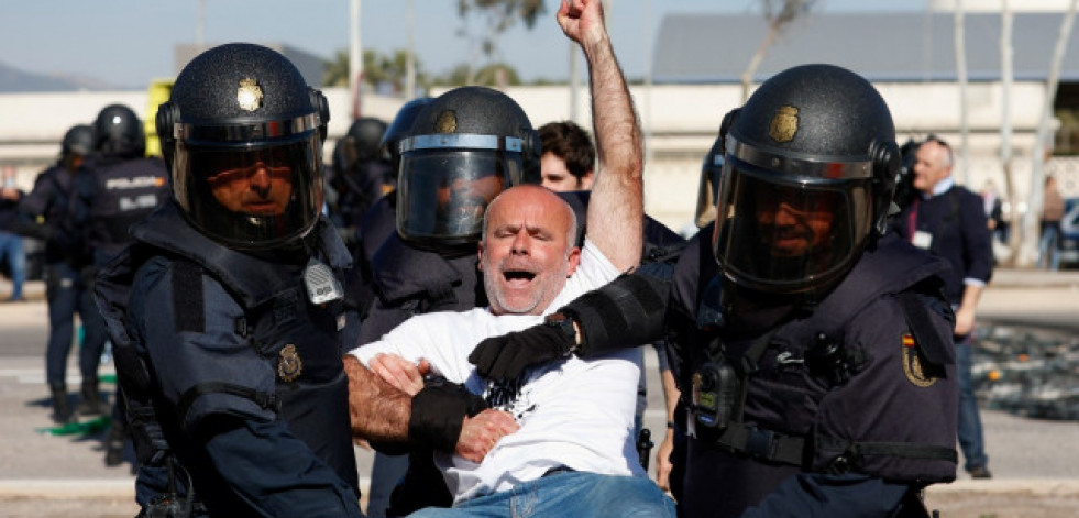 Las protestas del campo se avivan con detenciones y más bloqueos
