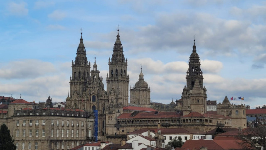 Santiago prefiere "cambiar flujos de circulación" en vez de "restringir el acceso" de turistas a la ciudad