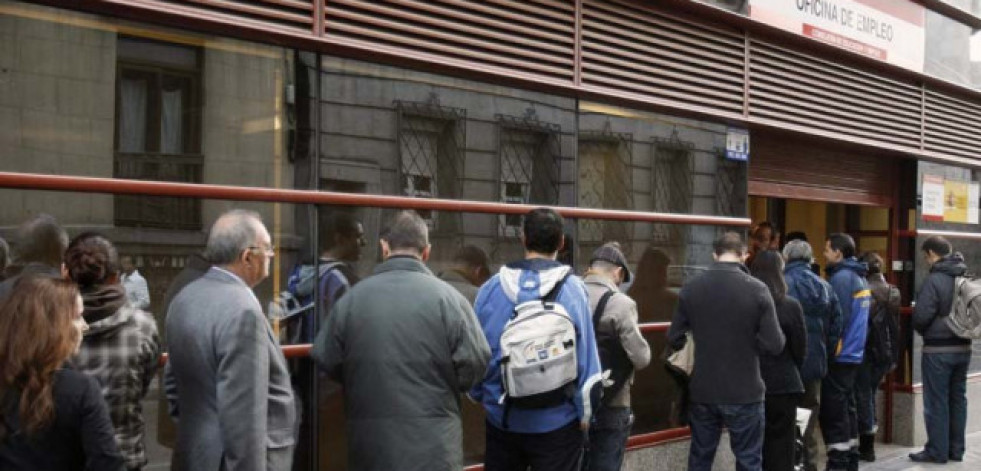 Casi cinco millones de españoles en riesgo de pobreza no se van de vacaciones