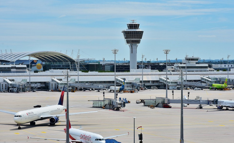 Un avión aterriza de emergencia en el aeropuerto de Santiago por presencia de humo en la cabina