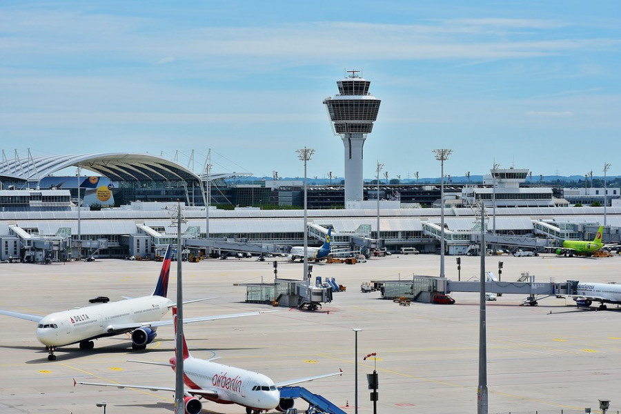 Un avión aterriza de emergencia en el aeropuerto de Santiago por presencia de humo en la cabina