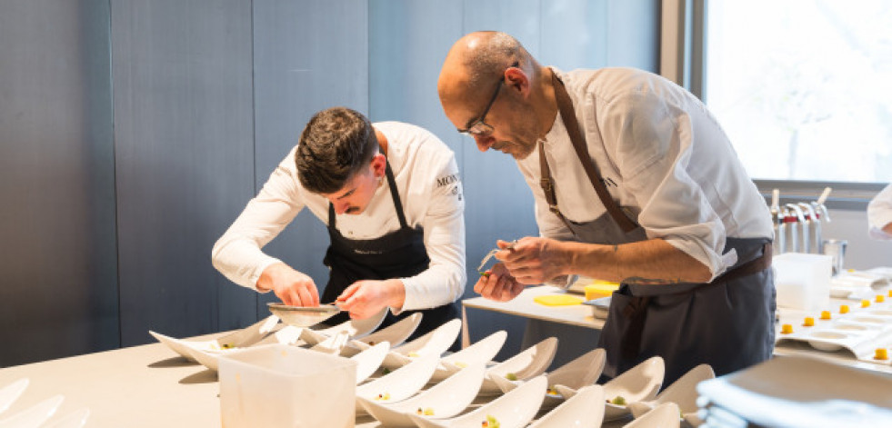 El chef gallego Rafa Centeno cocina con otros 14 Estrellas Michelin