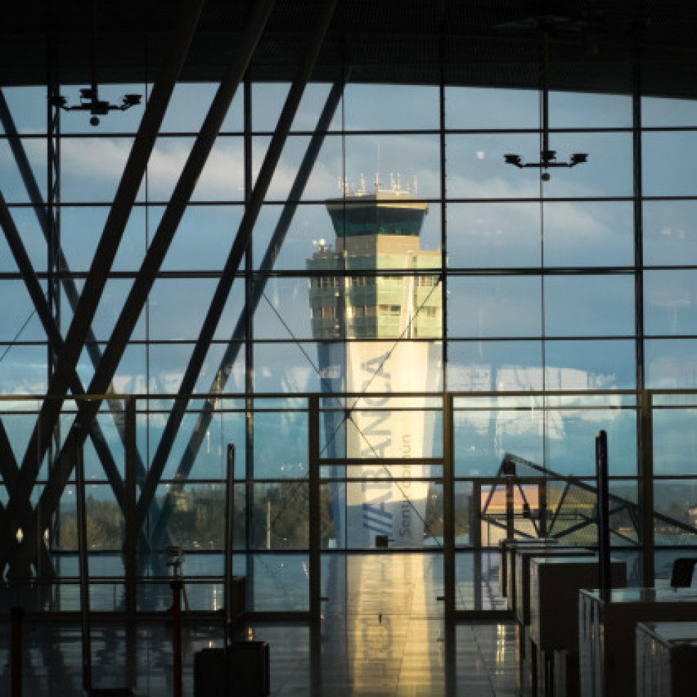 El aeropuerto de Santiago continúa perdiendo pasajeros