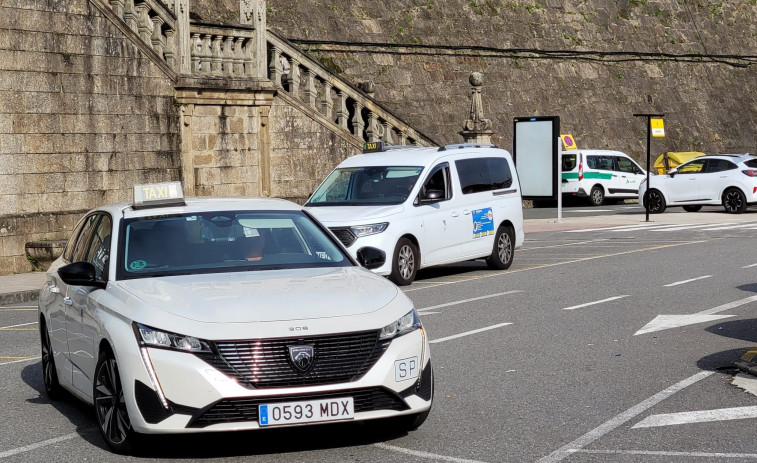 Santiago pide 29 nuevas licencias de taxi