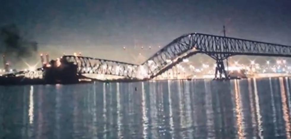 Rescatadas dos personas y al menos 20 desaparecidos tras tirar un barco el mayor puente de Baltimore