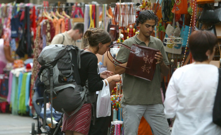 El PP de Santiago apuesta por un plan de dinamización de la venta ambulante para el mercado de Salgueiriños