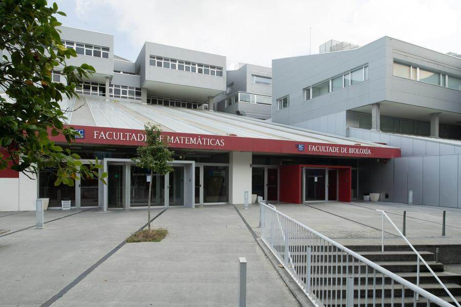 Intentan robar en la cafetería de la Facultad de Matemáticas de Santiago