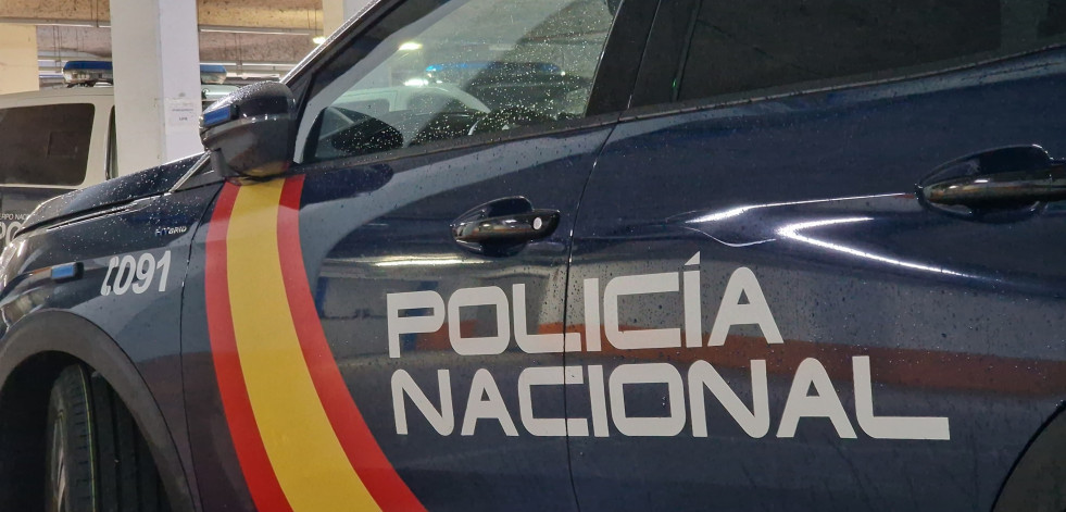 Detenidas dos personas en el aeropuerto de Santiago con droga pegada al cuerpo cuando iban a coger un vuelo a Canarias