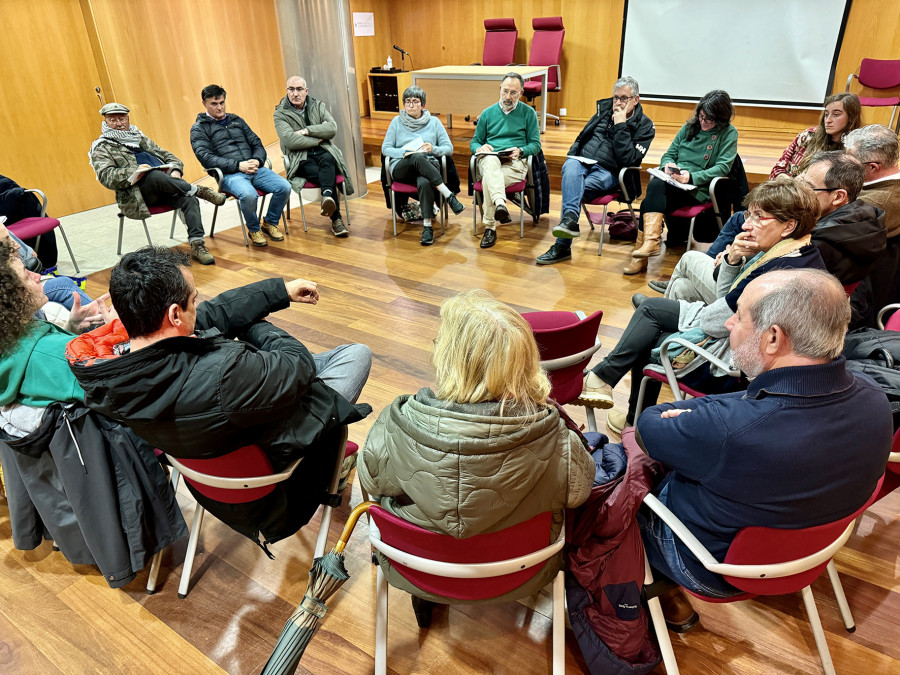 Los vecinos de Santiago se unen para exigir un cambio urgente en la coordinación del CHUS