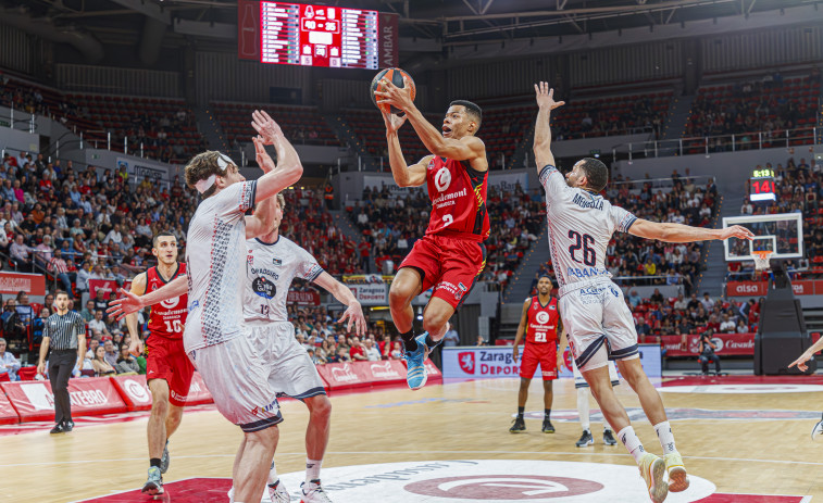 El Zaragoza derrota al Monbus Obradoiro y roza la permanencia de manera virtual  (98-79)