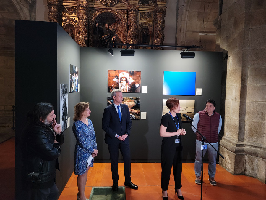 Fotoperiodistas de Galicia exponen en la USC 73 fotografías sobre su labor