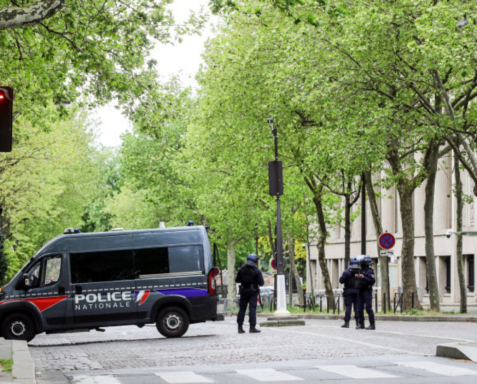 PolicadesplegadaenlosalrededoresdelaembajadairanenPars