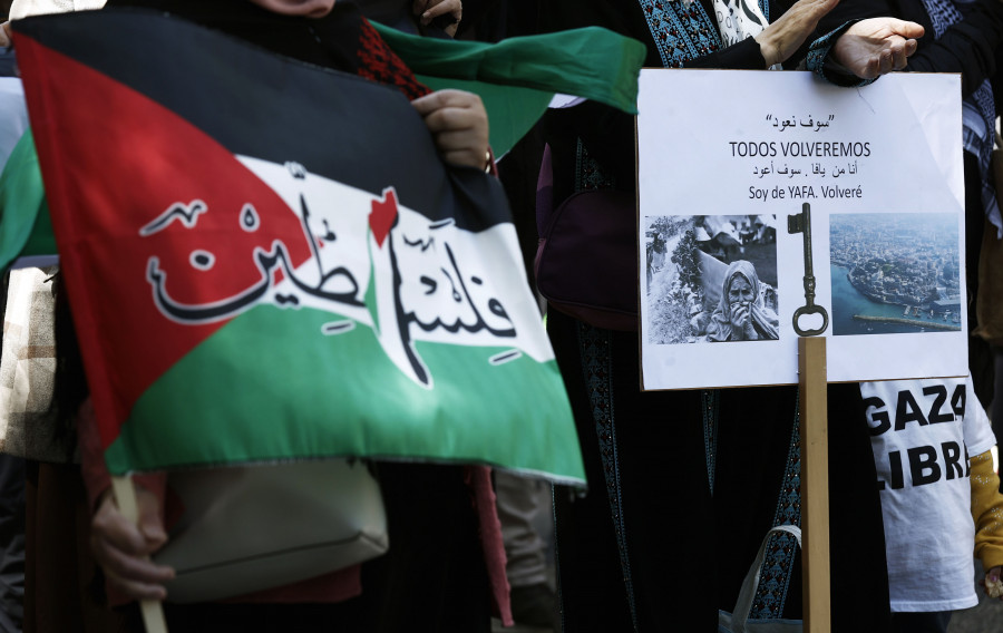 Un mosaico humano en Santiago de Compostela forma la bandera de Palestina