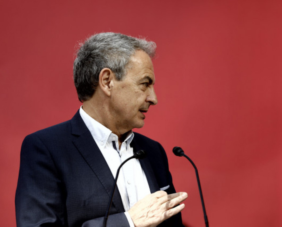 ElexpresidenteZapateroreneamsde2.000personasenlosjardinesdeMndezNez13