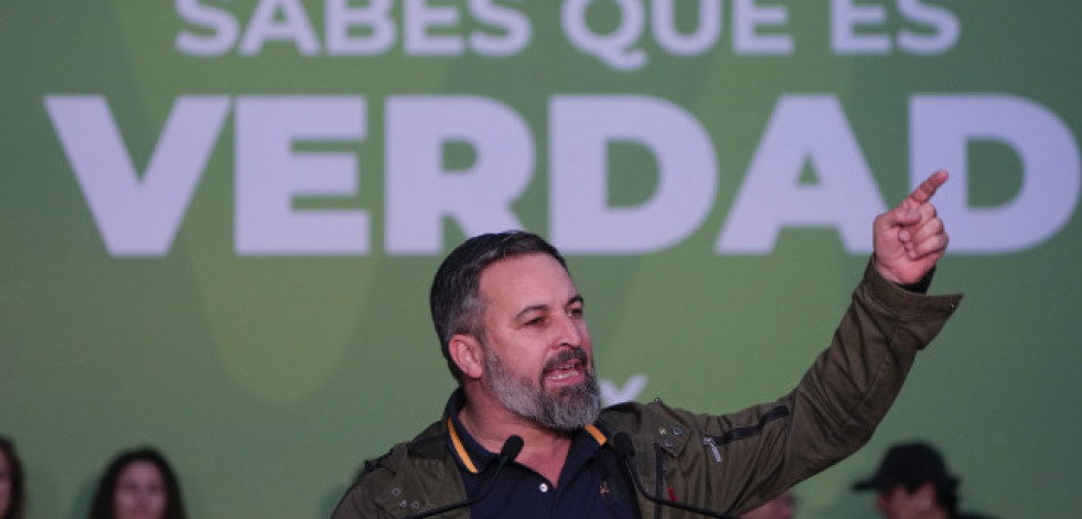 Abascal dice que se avergüenza de Sánchez y le acusa de robar y de hacerse la víctima