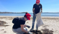 El proyecto Mares Circulares de Coca-Cola limpia el litoral gallego con un centenar de voluntarios