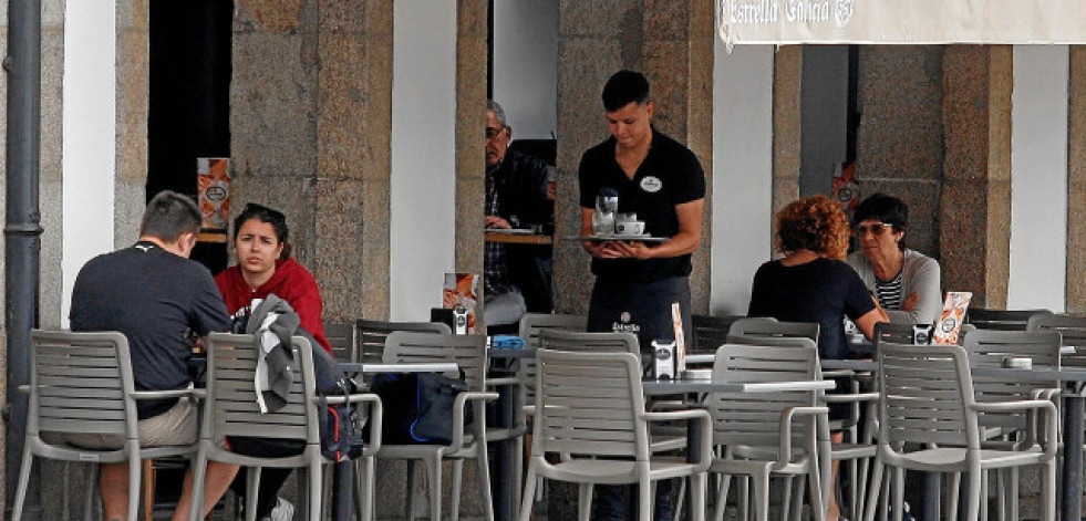 El empleo en agricultura, industria y construcción cae en Galicia; solo sube en servicios