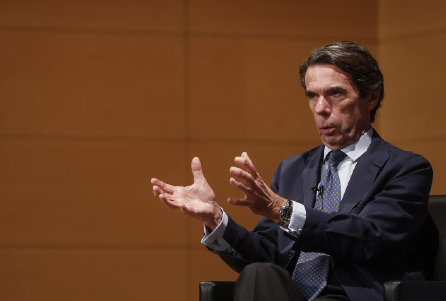 Aznar llama “farsante” a Sánchez por sus cinco días de reflexión