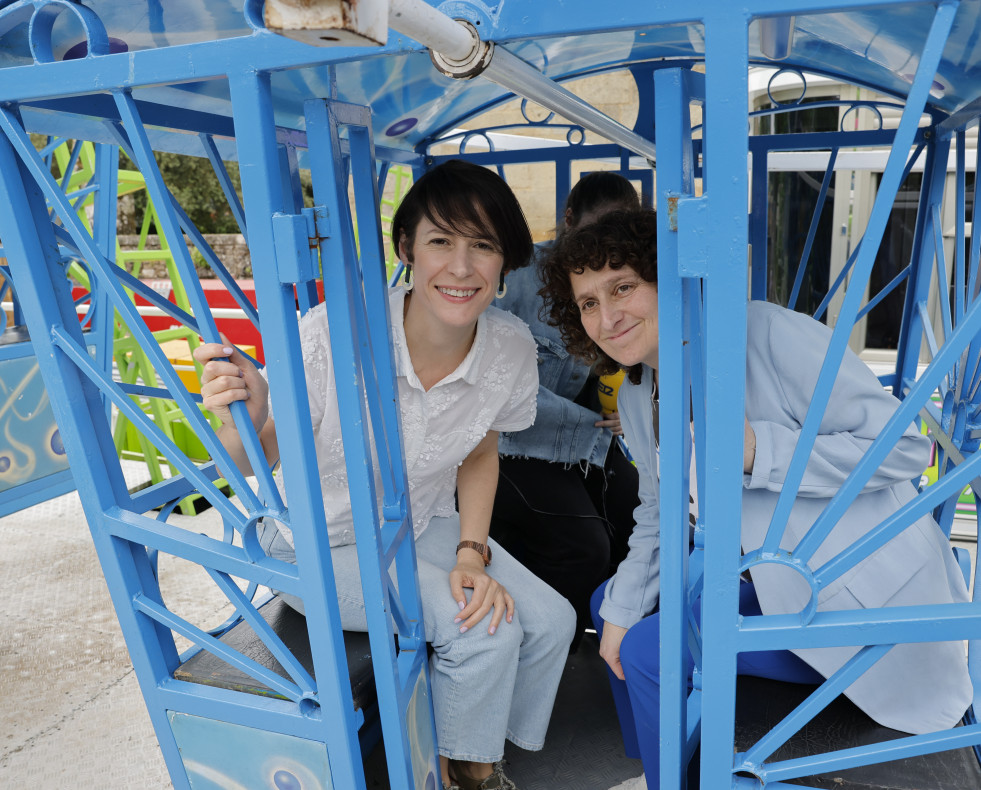Ana Ponton y Goreti San Martin en la noria en las fiestas de la Ascension @EFE Lavandeira jr