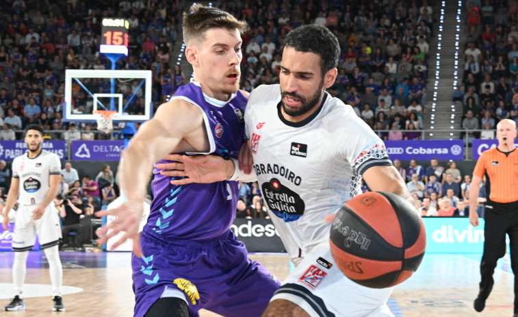 El Obradoiro gana en Palencia para seguir en la pelea (75-81)