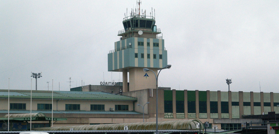 El aeropuerto de Santiago experimenta un nuevo descenso en su número de pasajeros