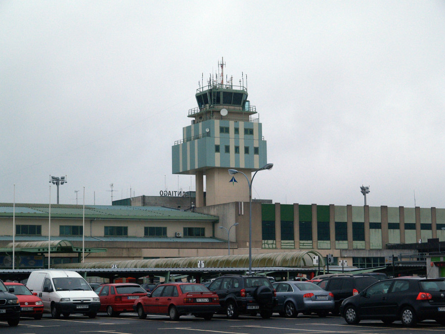 El aeropuerto de Santiago experimenta un nuevo descenso en su número de pasajeros