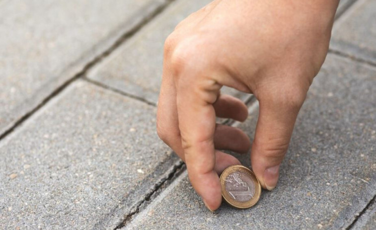 El 'timo de las monedas' llega a los supermercados de Santiago: alertan en redes de una nueva estafa viral