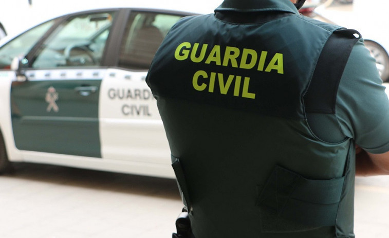 Detenido un hombre por traficar con droga en un local de Rois