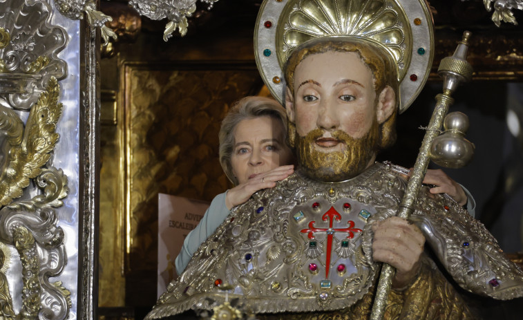 Von der Leyen efectúa una visita privada guiada a la catedral de Santiago de Compostela