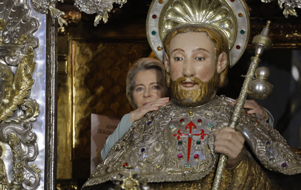 Von der Leyen efectúa una visita privada guiada a la catedral de Santiago de Compostela