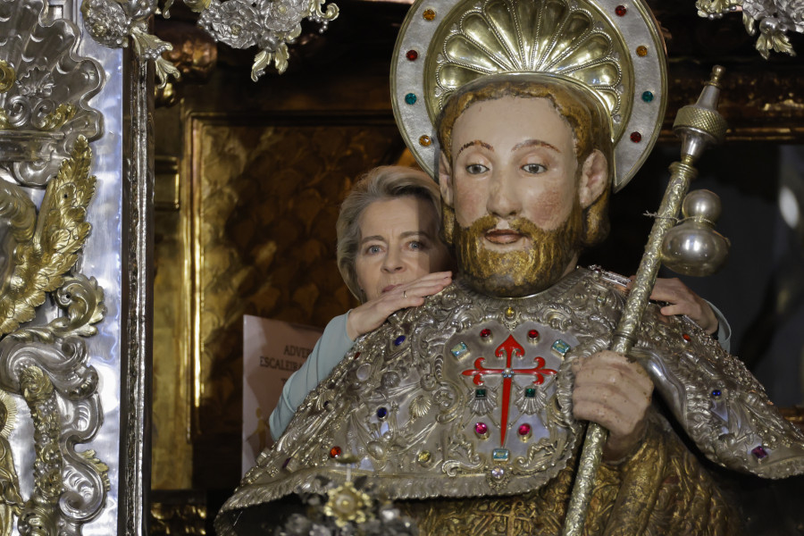 Von der Leyen efectúa una visita privada guiada a la catedral de Santiago de Compostela