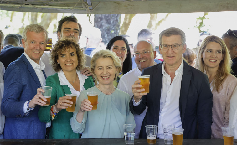 El PP reúne a más de 4.000 personas en O Pino en el ecuador de la campaña con la presencia de Von der Leyen