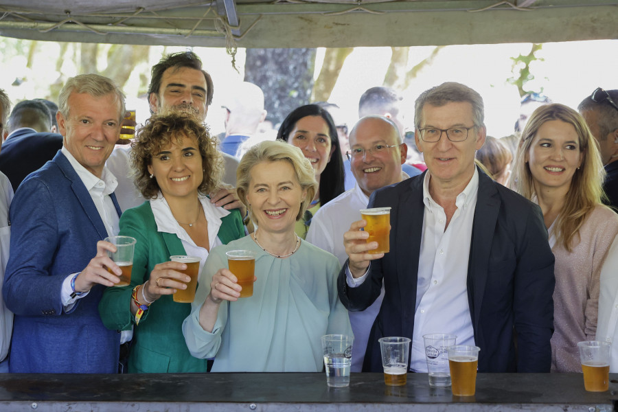 El PP reúne a más de 4.000 personas en O Pino en el ecuador de la campaña con la presencia de Von der Leyen