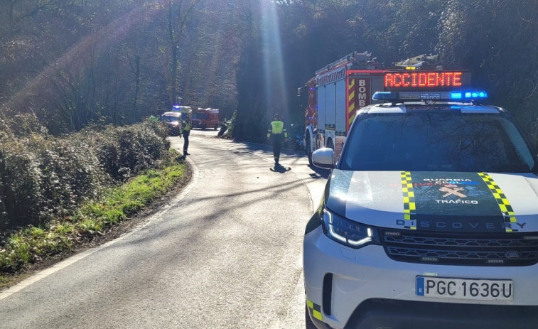 Mueren en Teo los dos ocupantes de una moto que chocó contra un coche aparcado