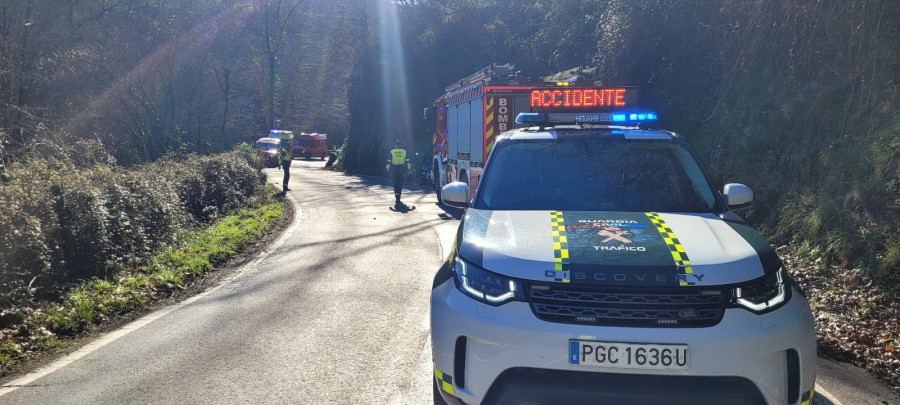 Mueren en Teo los dos ocupantes de una moto que chocó contra un coche aparcado