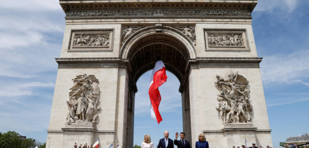 Macron recibe a Biden en el Arco del Triunfo en el inicio de la visita bilateral
