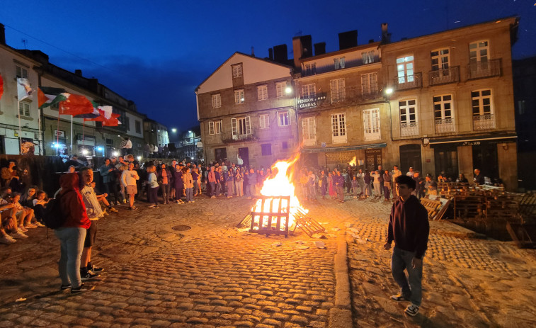 Crónica | Así fue la noche de San Juan en Santiago de Compostela | Las mejores fotos de la fiesta