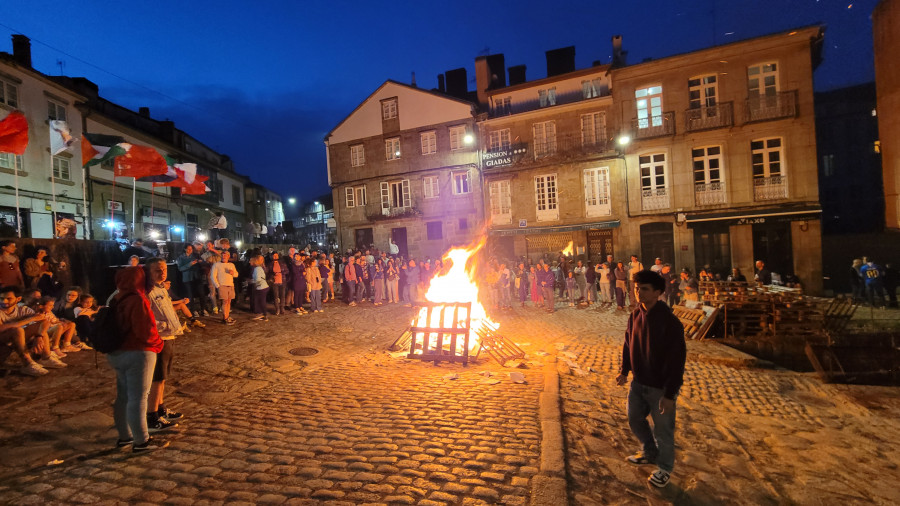 Crónica | Así fue la noche de San Juan en Santiago de Compostela | Las mejores fotos de la fiesta