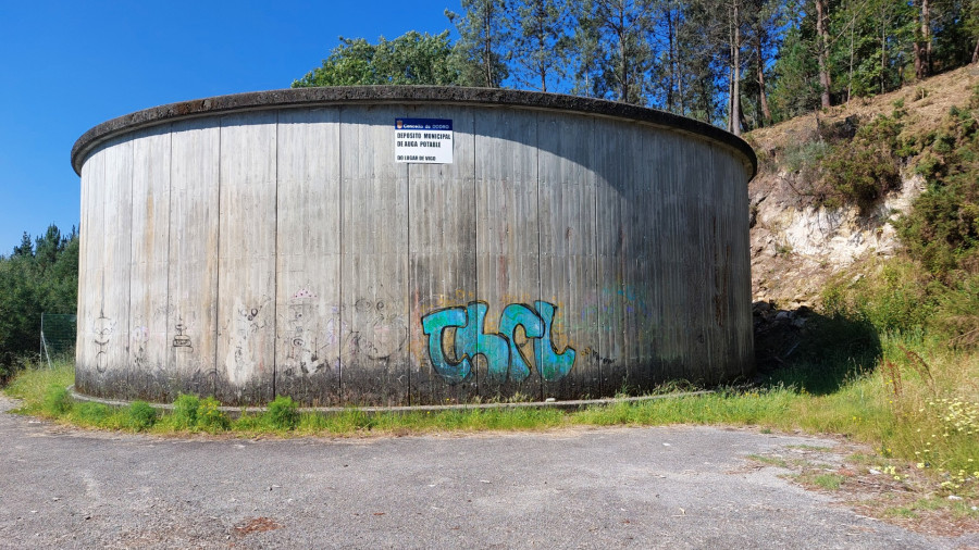 El Ayuntamiento de Dodro denuncia y pide ayuda ciudadana para frenar los ataques vandálicos al depósito de agua del municipio