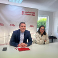 El secretario xeral del PSOE compostelano, Aitor Bouza, y la vicesecretaria, Marta Álvarez Santullano
