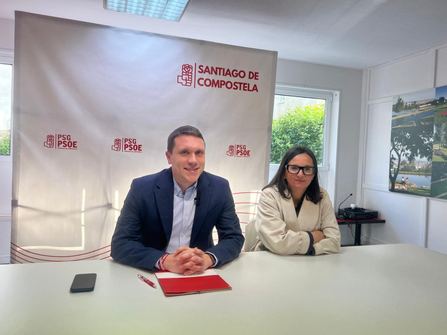 La dirección del PSOE compostelano da 5 días al portavoz municipal para que formalice el cambio del personal eventual