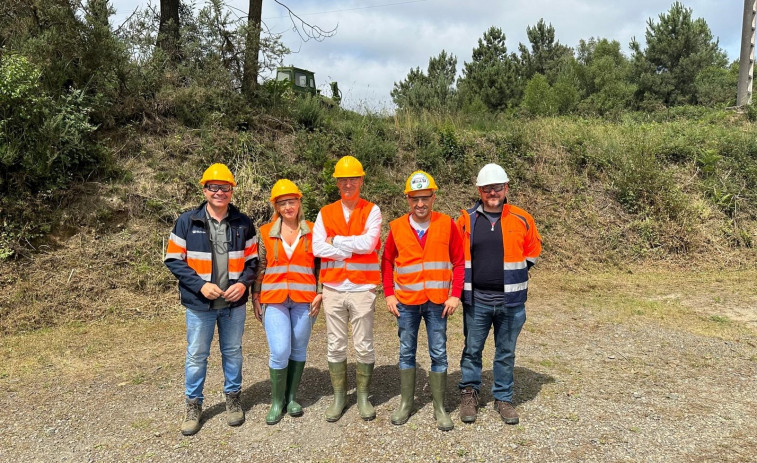 Una delegación de empresarios de la comarca de Arzúa visita la mina de Touro
