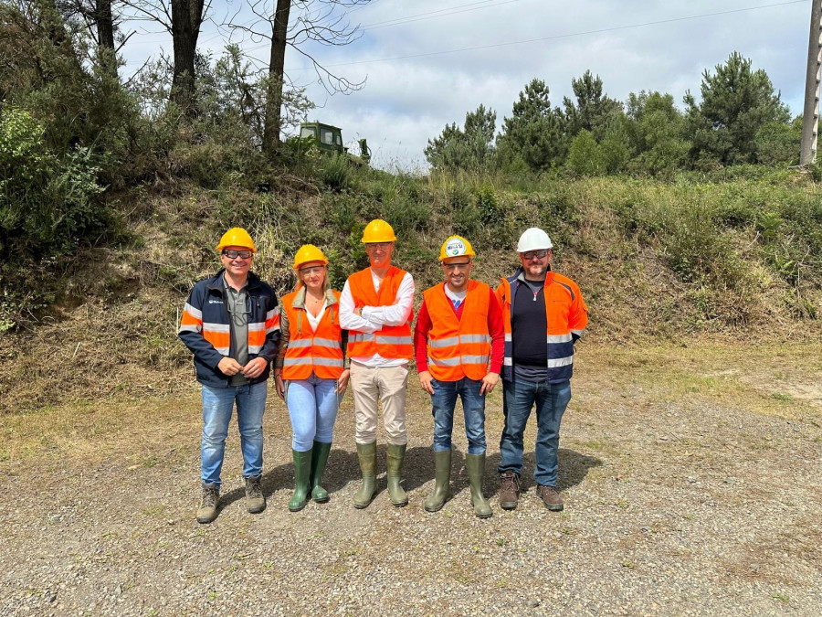 Una delegación de empresarios de la comarca de Arzúa visita la mina de Touro