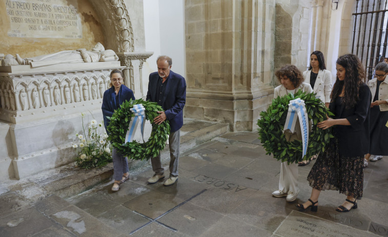 Compostela homenajea a Francisco Asorey en el 63 aniversario de su muerte