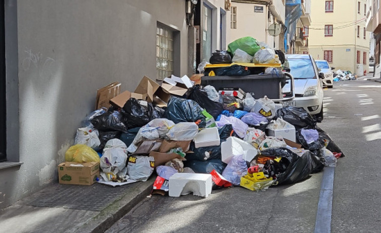 Desconvocada de madrugada la huelga de recogida de basura en Santiago