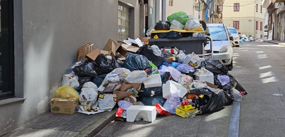 Desconvocada de madrugada la huelga de recogida de basura en Santiago