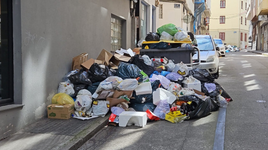 Desconvocada de madrugada la huelga de recogida de basura en Santiago