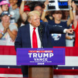 Trump anda escaso de argumentos