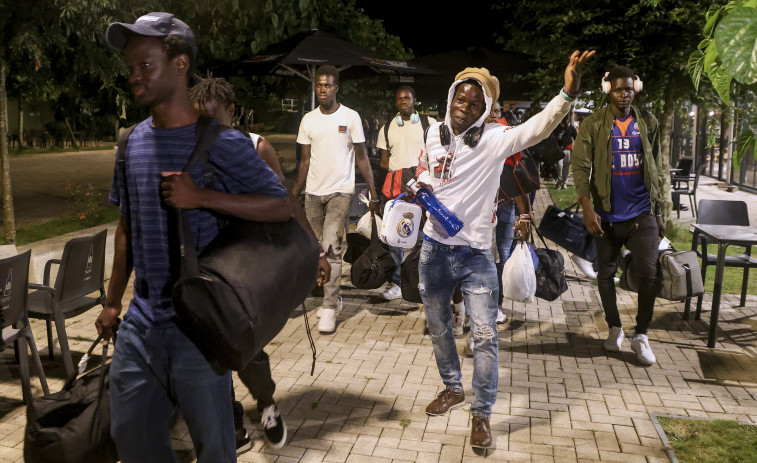 Llegan al Monte do Gozo de Santiago un centenar de refugiados de la guerra de Mali