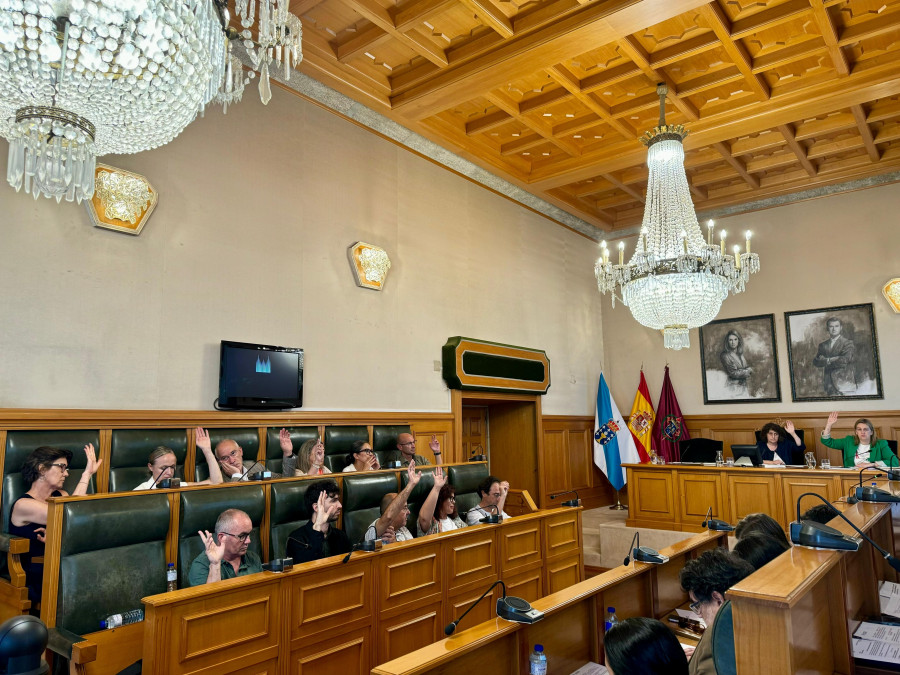 Raxoi da luz verde a la reparación de los parques infantiles de Praza de Vigo, Praza de Galicia y Praza Roxa